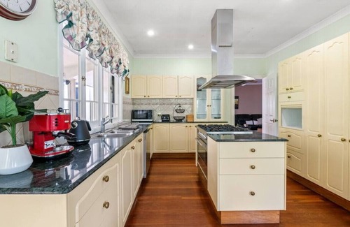 Heritage Park House | Casa Foresta - Old time charm 4BR Family House