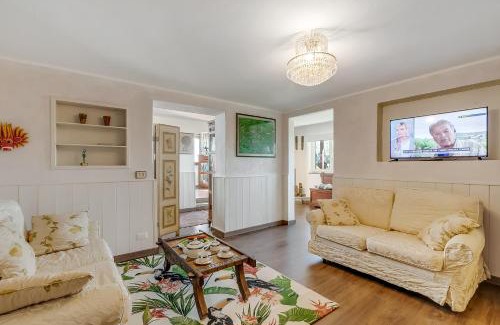 Montemarcello Apartment | Casa Fra Gli Ulivi Apartments with Shared Pool