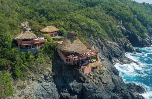Cerro del Vigia Villa | Casa Garrobo: Luxury Oceanfront Cliff Compound with Chef, Staff & 3 Pools