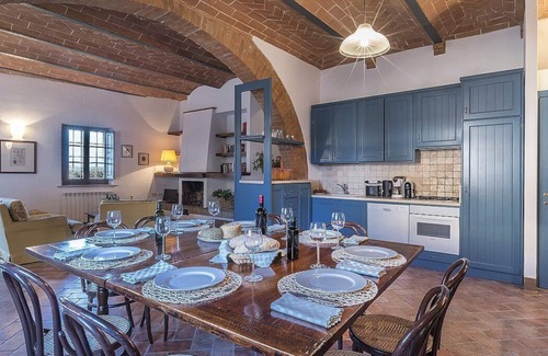Asciano House | Casa Giobatta B: A characteristic and welcoming two-story age-old farm house surrounded by the greenery, with Free WI-FI.