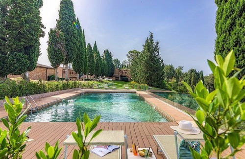 Asciano House | Casa Giobatta B: A characteristic and welcoming two-story age-old farm house surrounded by the greenery, with Free WI-FI.