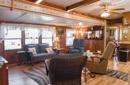 Hollister House | Casa Grammy 2 Bedroom Home