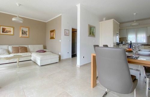 Novigrad Ski Chalet | Casa Hanna - Three Bedroom Chalet, Sleeps 6