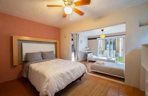 Cuernavaca House | Casa Haru, Hermosa casa con alberca y caldera, jardín, asador y tombling, capacidad para 14 personas, 5 recámaras, 8 camas, 5 baños
