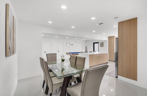 Miami Shores House | Casa Haven: 5 BDR, 9 beds, 6 miles to beach
