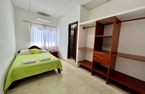 Puerto Villamil House | Casa Hospedaje Punta Arena