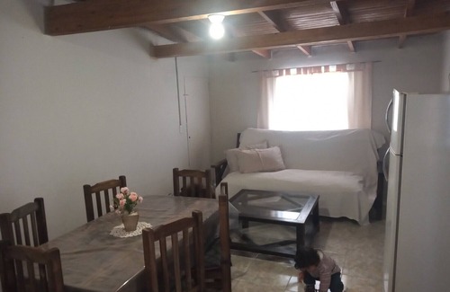 Lujan de Cuyo House | Casa Iaue 1 Baño, Cocina Comedor Amplio con TV, Estacionamiento con Patio Amplio
