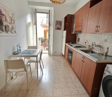 Fondi Apartment | Casa in Centro