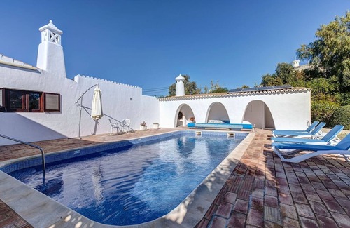 Vale de Covo Villa | Casa Irena Spacious 4 Bedroom Offering Private Heated Pool