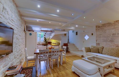 Cove Tri Zala (Zrnovo) House | Casa Katina