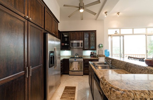 P Chahue Condo | Casa Kiskadee - HUATULCO HAVEN - 3 BEDROOM STEPS FROM PLAYA CHAHUE AND CHEDRAUI