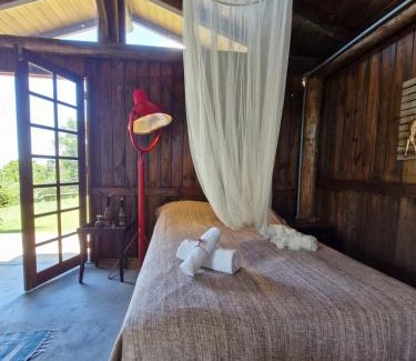 Florianopolis House | Casa Lúcia Ribeirão · Cabana rústica I Fogo de Chão | Acesso a cachoeira
