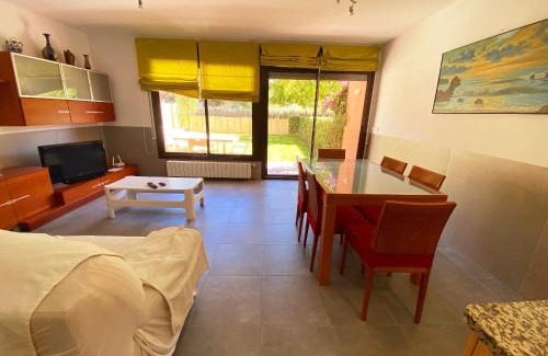 L'Escala House | Casa l'Escala, piscina comuntària i jardí privat
