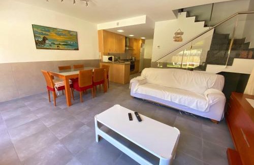 L'Escala House | Casa l'Escala, piscina comuntària i jardí privat