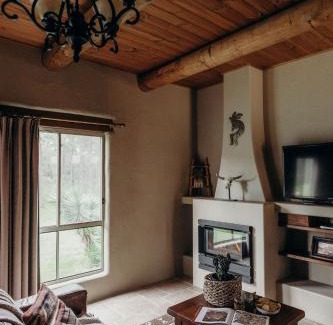 Pokolbin Villa | Casa La Vina Pokolbin - Romantic Villas with Outdoor Hot Tubs and Fireplaces