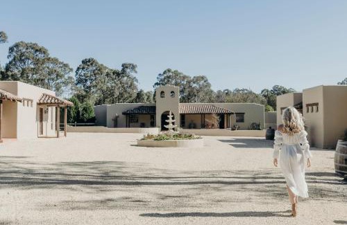 Pokolbin Villa | Casa La Vina Pokolbin - Romantic Villas with Outdoor Hot Tubs and Fireplaces