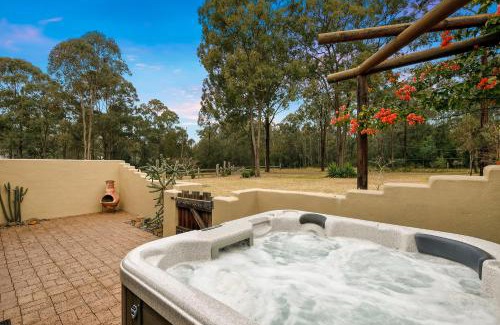 Pokolbin Villa | Casa La Vina Pokolbin - Romantic Villas with Outdoor Hot Tubs and Fireplaces
