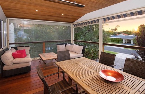 Quindalup House | Casa Lagoona A Lush Family Haven by the Beach
