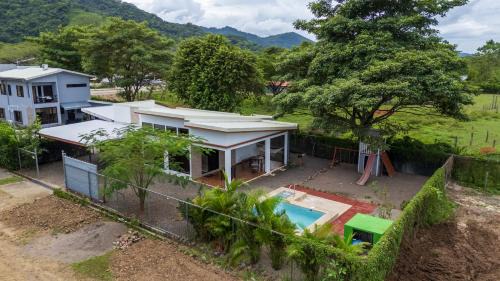Veintisiete de Abril House | Casa Las Mariposas Fantastic Home With Nature Views & Private Pool