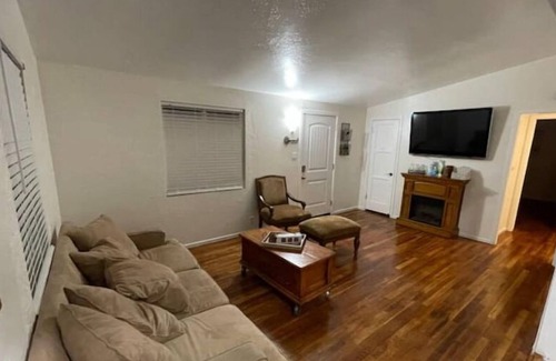 Ridgecrest House | CASA LAS PALMAS