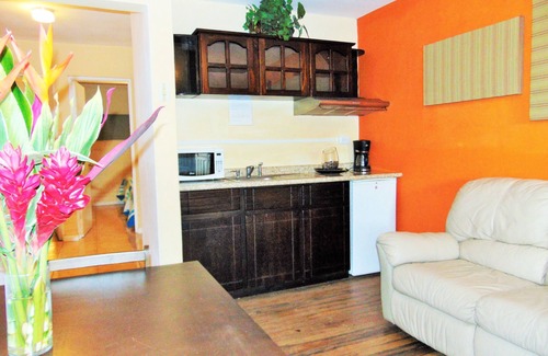 Pavas Bed & Breakfast | Casa Lima Bed & Breakfast
