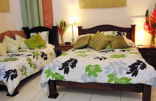 Pavas Bed & Breakfast | Casa Lima Bed & Breakfast