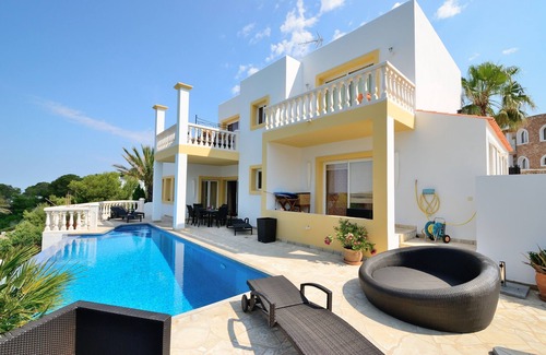 Cala Vadella House | Casa Limonada for 6 people - with sea views near the beach.