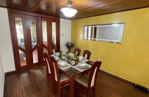 Barrios Unidos House | Casa Linda