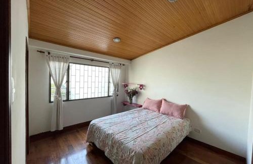 Barrios Unidos House | Casa Linda