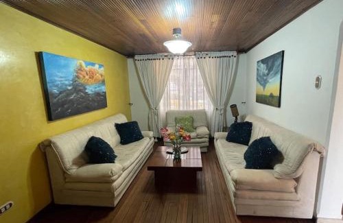 Barrios Unidos House | Casa Linda