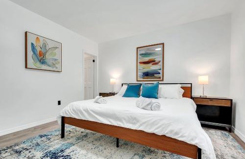 Little Havana Villa | Casa Linda Gated 3 bed 2 bath by the River 1810