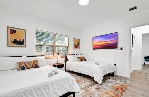 Little Havana Villa | Casa Linda Gated 3 bed 2 bath by the River 1810