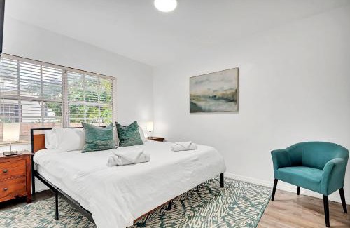 Little Havana Villa | Casa Linda Gated 3 bed 2 bath by the River 1810