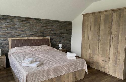 Curtea De Arges Apartment | Casa Linda