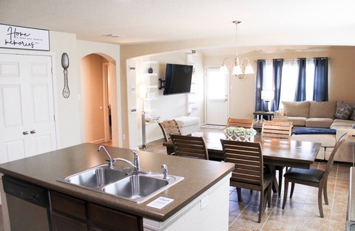 West San Antonio House | “Casa Linda” S.A -BMT Families-Seaworld-Six flags-family trip-River Walk.