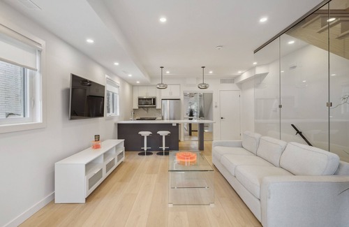 Midtown Toronto Apartment | Casa Loma 2 Storey + 2 Bdrm Loft UofT and Yorville