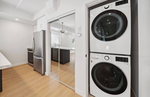 Midtown Toronto Apartment | Casa Loma 2 Storey + 2 Bdrm Loft UofT and Yorville