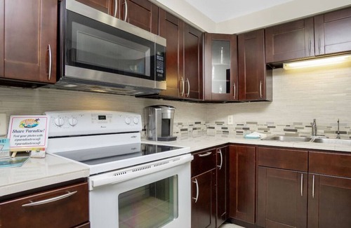 Englewood South Apartment | Casa Loma-Close to the Beaches