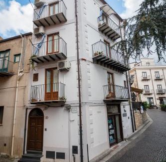 Castelbuono Apartment | Casa Lucia