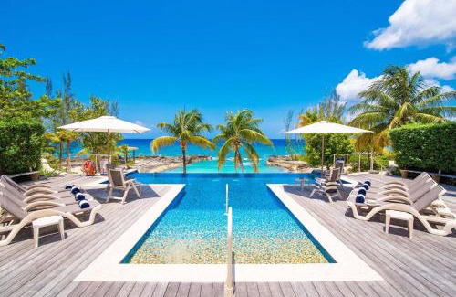 George Town Apartment | Casa Luna 16 - Gated Seaside Village with Shared Pool, Jacquzi, & Beach Cove