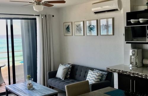 Zona Hotelera Villa | Casa Luna, Cozy Beachfront Apartment in Cancun Hotel Zone.