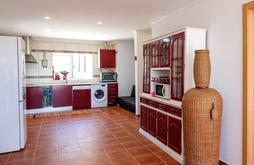 Fonte do Bispo Cottage | Casa Lynx, secluded hill top 2 bedroom getaway with pool and fenced garden