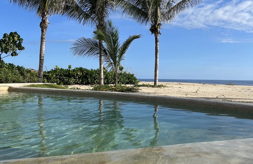 San Pedro Mixtepec Villa | Casa Lyuu - Tropical Beachfront Villa - Your Perfect Getaway in Puerto Escondido