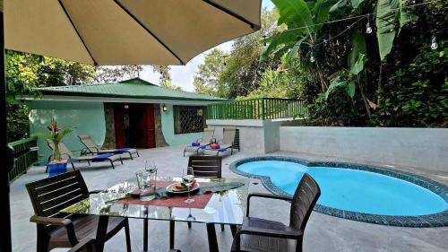 Quepos House | Casa Macaw Jungle Cabin w Private pool Wifi and AC