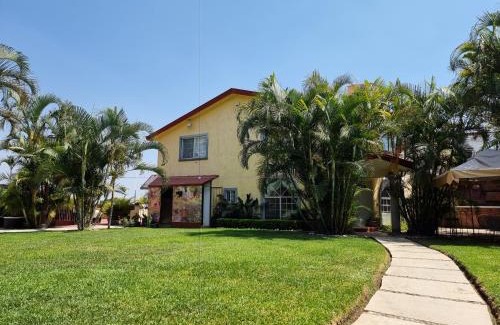 Cuernavaca House | Casa Macuca y la Esquinita by Rotamundos