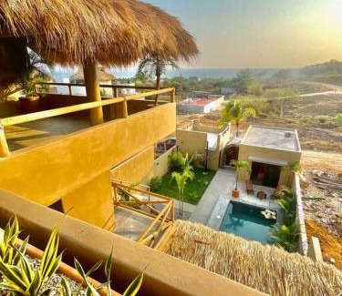 Brisas de Zicatela Villa | Casa Maloya alberca y vista al mar