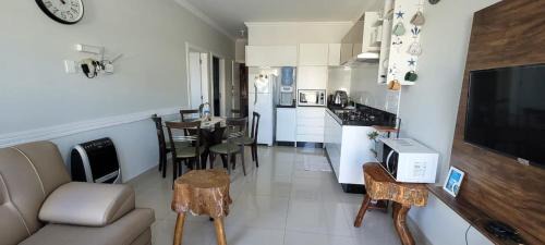 Palhoca House | Casa, mar e paz