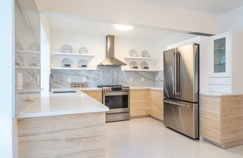 Garden Isles House | Casa Maria-3 Bedroom-2 Bath for 6 Guests-Waterfront-Heated Pool-Near Beaches