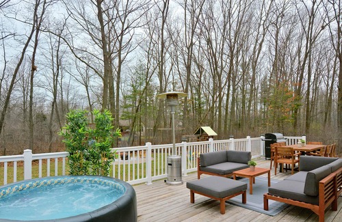 Lambton Shores House | Casa Mariposa ~ Hot Tub ~ Game Room ~ Fire Pit ~ Near Beach