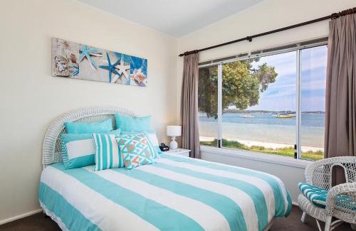 Corlette House | Casa Martins Absolute Waterfront House